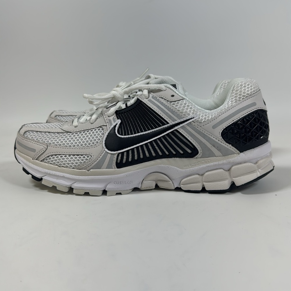 Men’s Nike Air Zoom Vomero 5 White/Black FB9149-101 - Picture 2 of 4